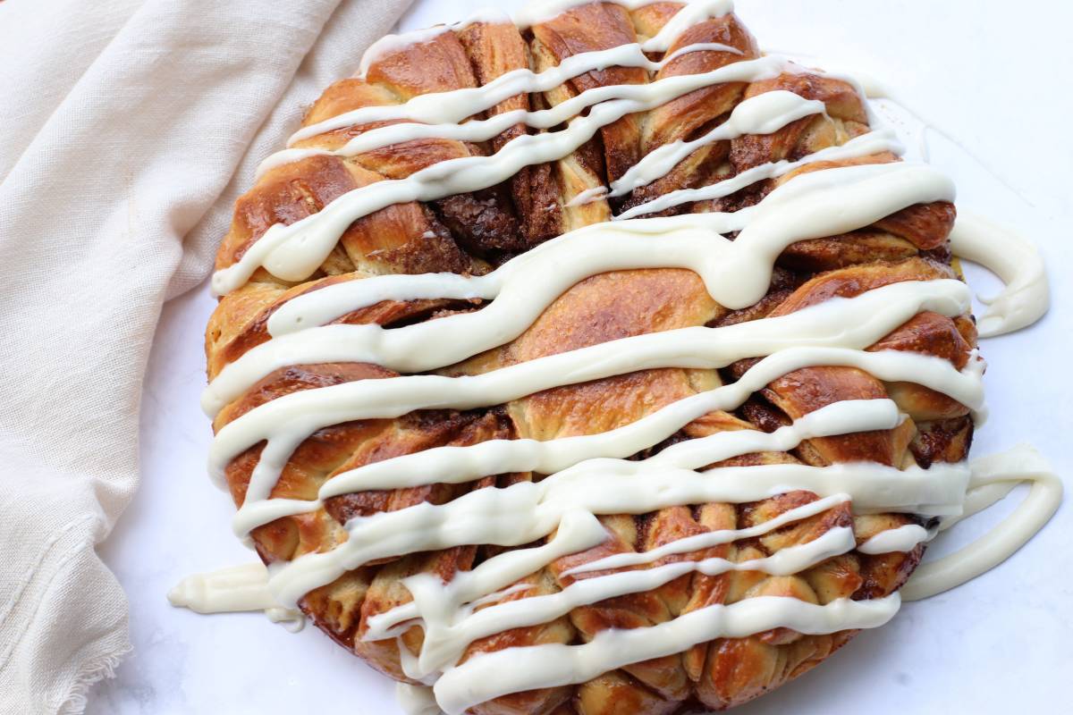 sourdough cinnamon star bread with cream cheese frosting